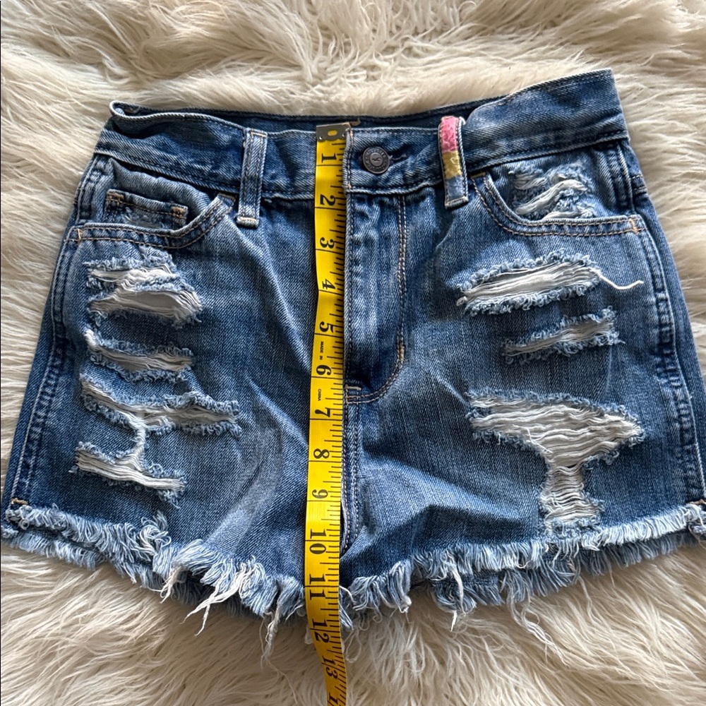 🌈HOLLISTER DISTRESSED HIGH RISE SHORTS💙 - Picture 5 of 5